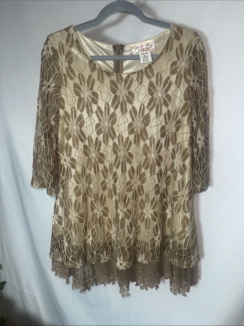 Lady Noiz Floral Lace Tunic Top in Taupe and Cream
